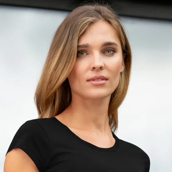 Tricou exclusiv pentru femei - Decolteu rotund adânc