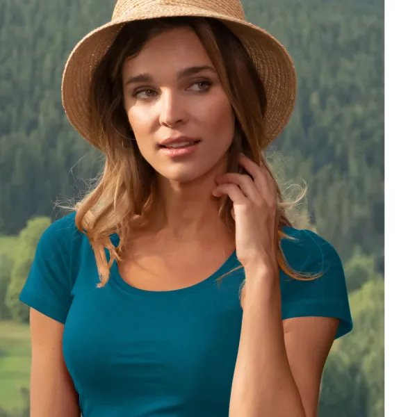 Tricou de damă cu cusături decorative - Decolteu rotund adânc