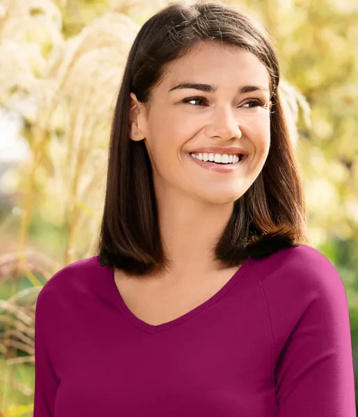 Tricou ajustat pentru femei, decolteu în V - Decolteu în V adânc