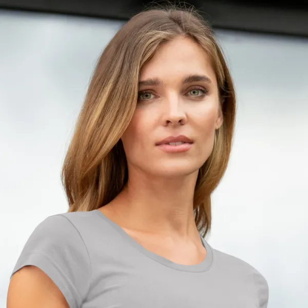 Tricou exclusiv pentru femei - Decolteu rotund adânc