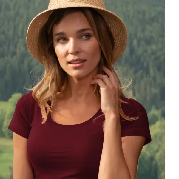 Tricou de damă cu cusături decorative - Decolteu rotund adânc