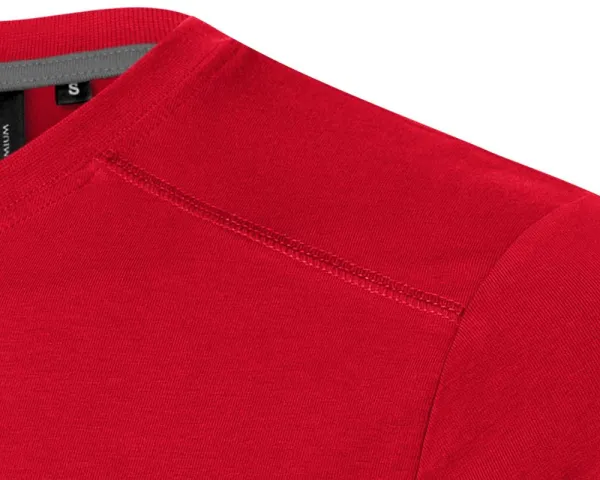 Tricou bărbătesc decorat - Cusături decorative în partea de sus față